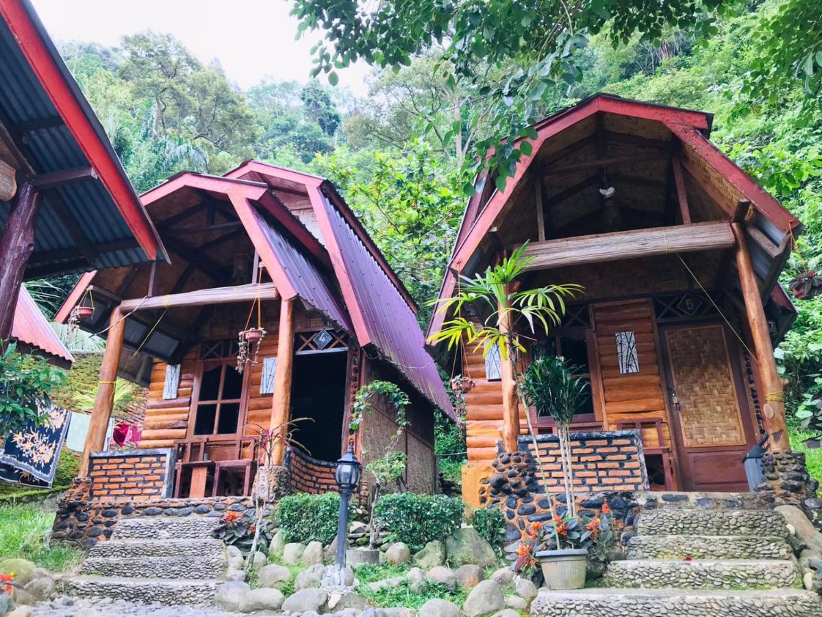 Lucky Bamboo'Bungalows-Resto And Orangutan Jungle Trekking Tours 武吉拉旺 外观 照片