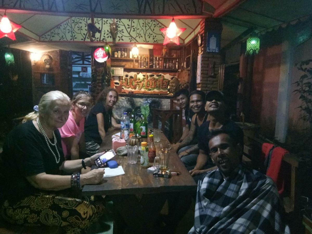 Lucky Bamboo'Bungalows-Resto And Orangutan Jungle Trekking Tours 武吉拉旺 外观 照片