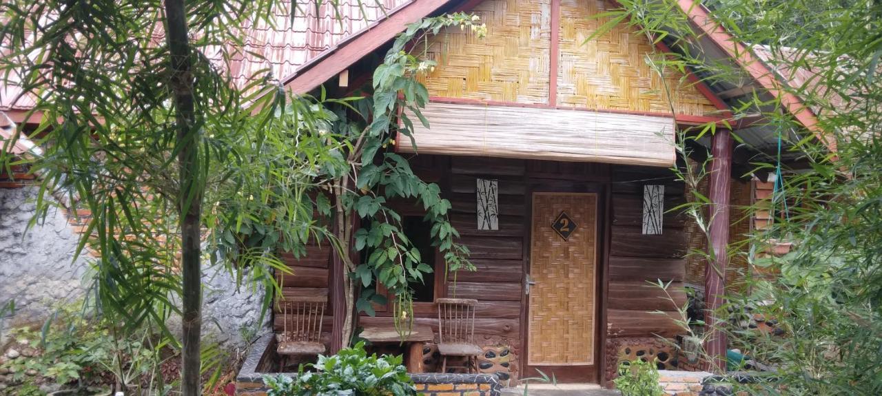 Lucky Bamboo'Bungalows-Resto And Orangutan Jungle Trekking Tours 武吉拉旺 外观 照片