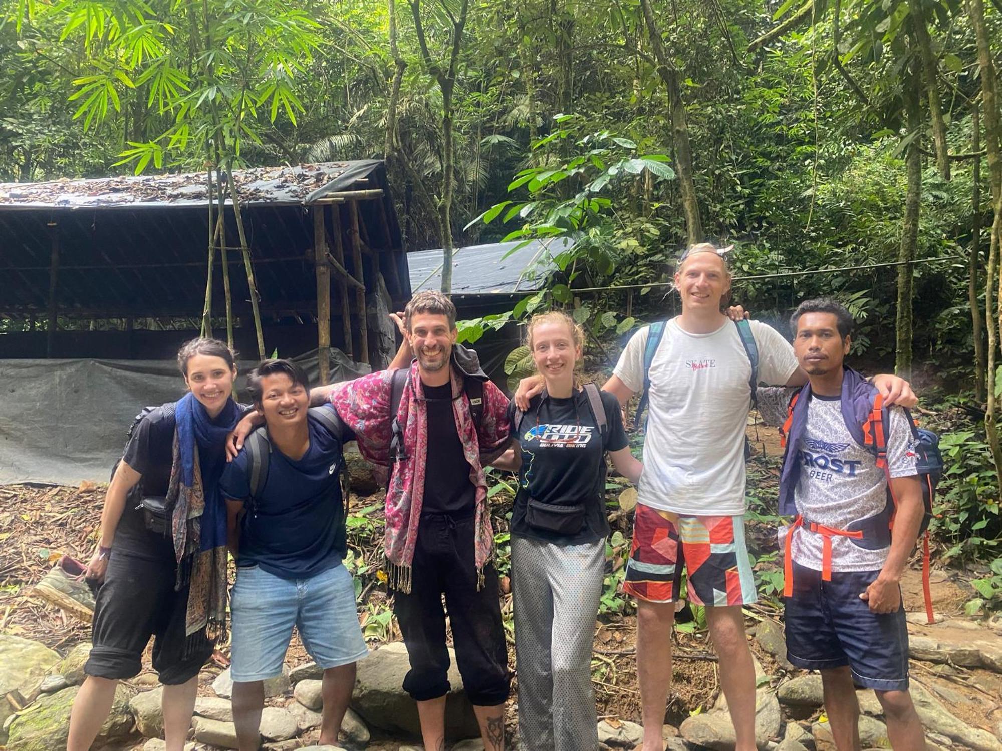 Lucky Bamboo'Bungalows-Resto And Orangutan Jungle Trekking Tours 武吉拉旺 外观 照片