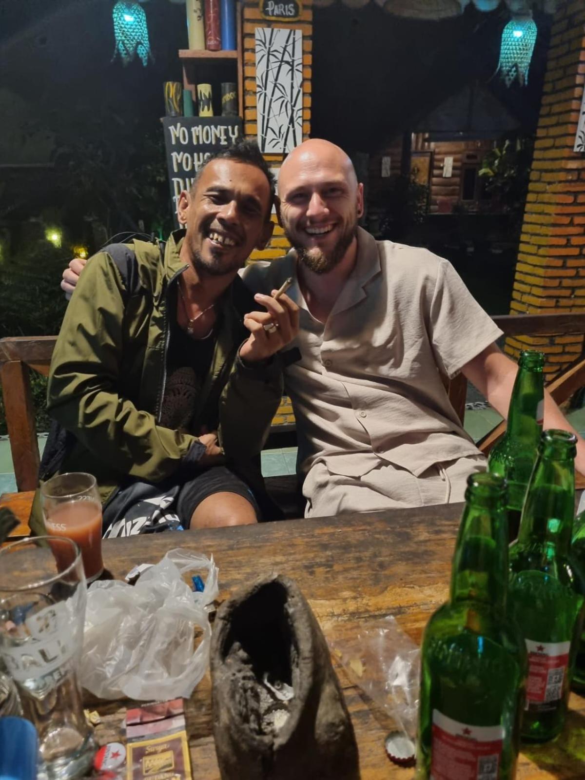 Lucky Bamboo'Bungalows-Resto And Orangutan Jungle Trekking Tours 武吉拉旺 外观 照片