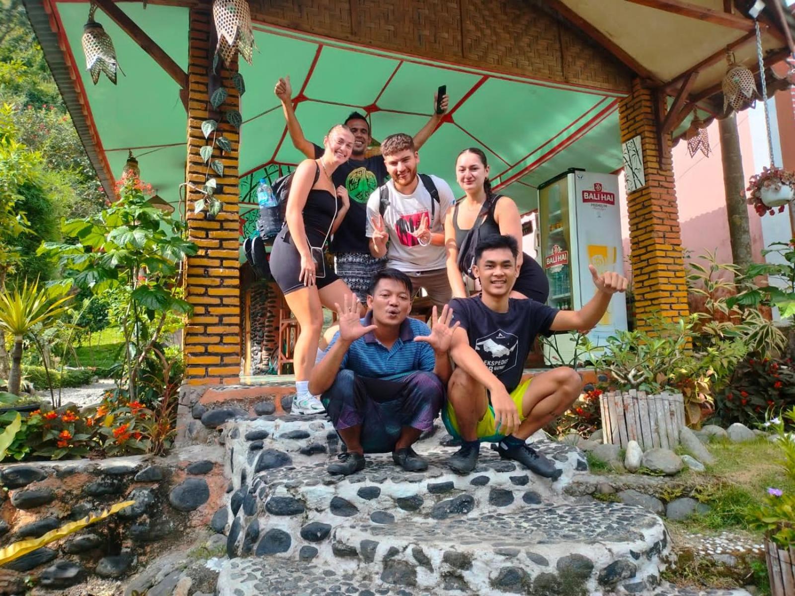 Lucky Bamboo'Bungalows-Resto And Orangutan Jungle Trekking Tours 武吉拉旺 外观 照片