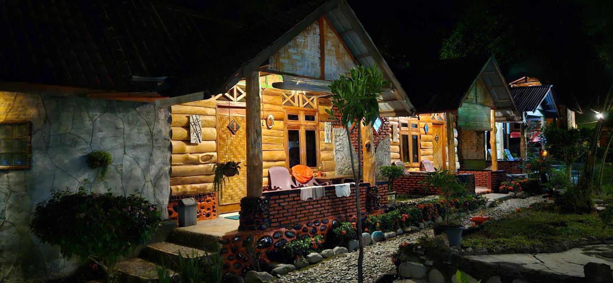 Lucky Bamboo'Bungalows-Resto And Orangutan Jungle Trekking Tours 武吉拉旺 外观 照片
