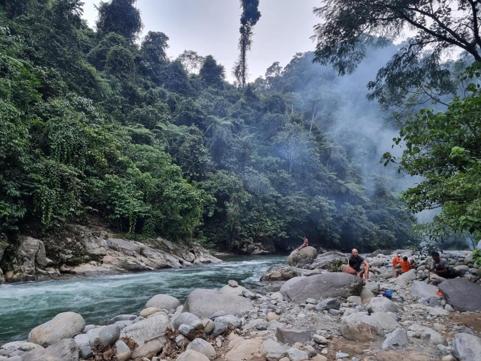 Lucky Bamboo'Bungalows-Resto And Orangutan Jungle Trekking Tours 武吉拉旺 外观 照片