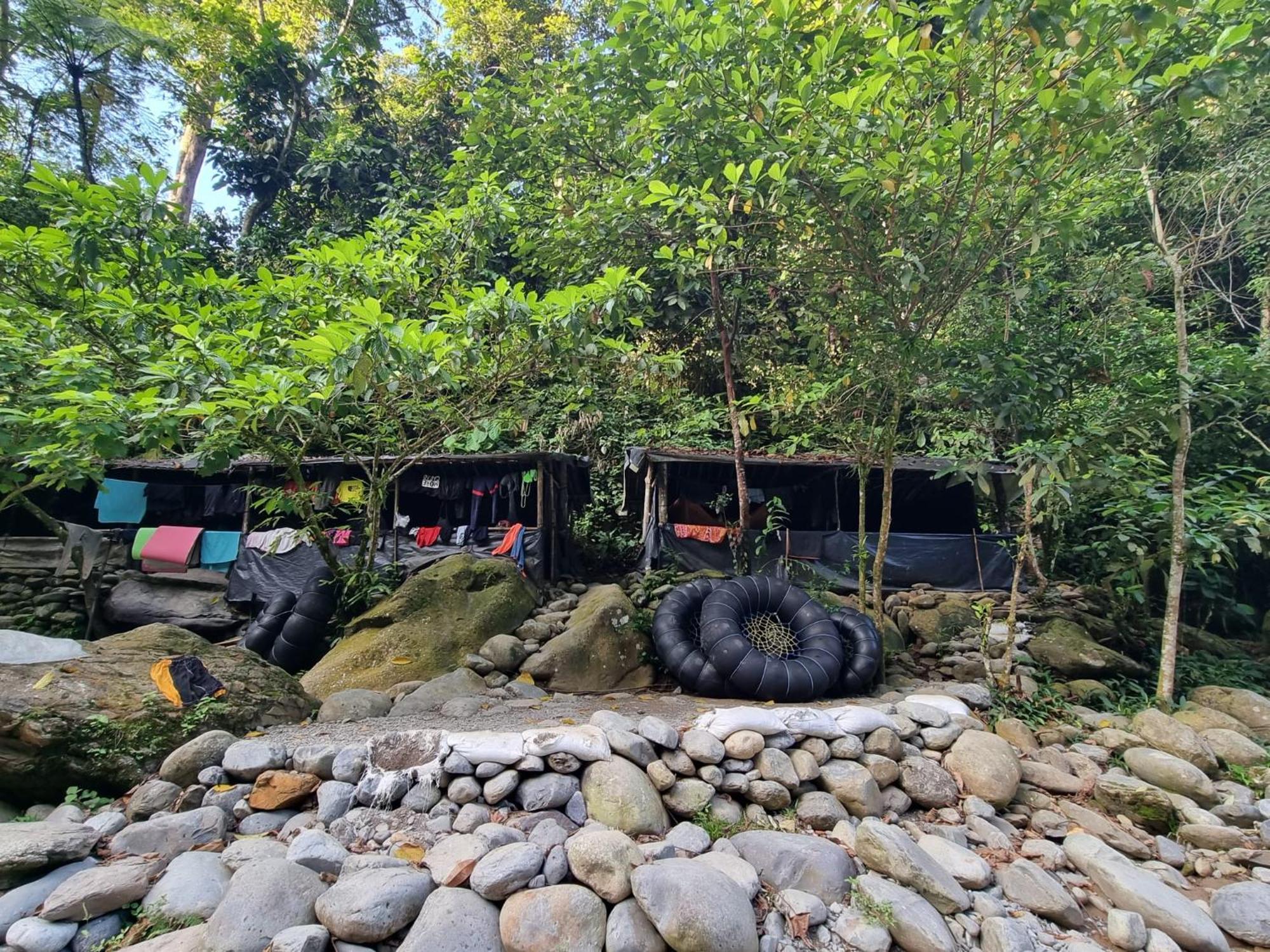 Lucky Bamboo'Bungalows-Resto And Orangutan Jungle Trekking Tours 武吉拉旺 外观 照片